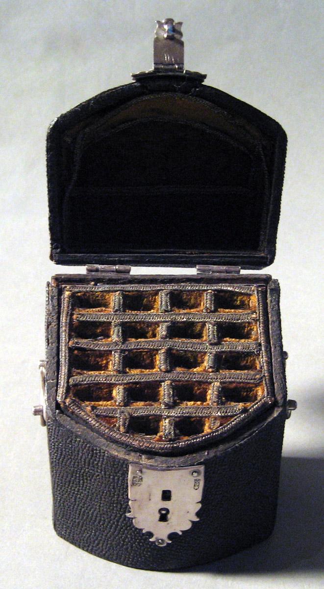 1959.0996 A Knife Box open