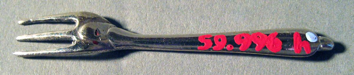 1959.0996 H Silver Fork underside