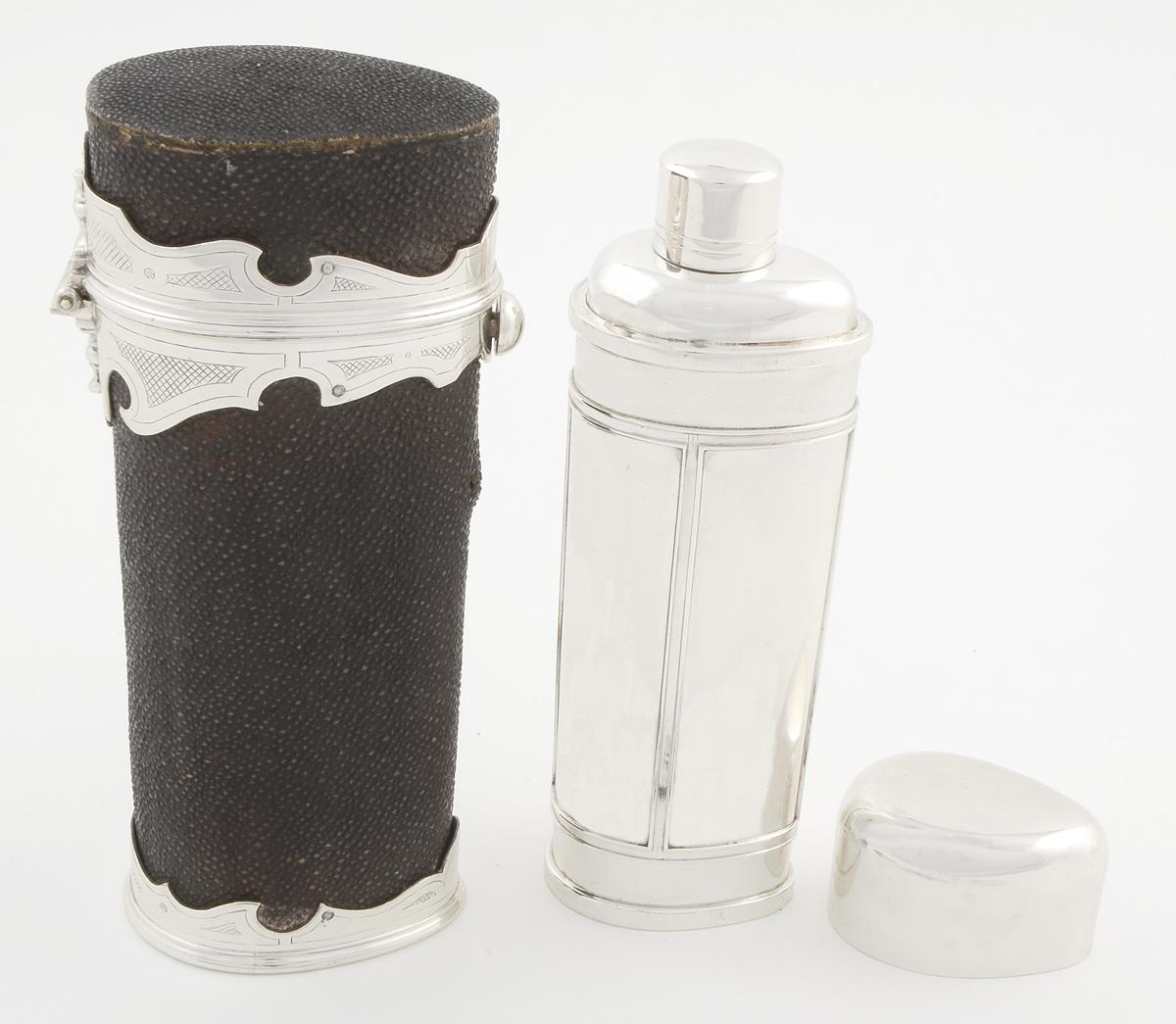 1975.0015 A-D Case with Bottle and Cup