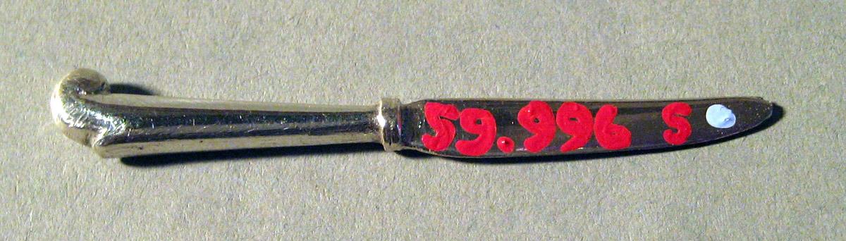 1959.0996 S Silver Knife underside