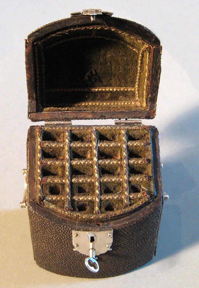 1959.0997 A Knife Box open