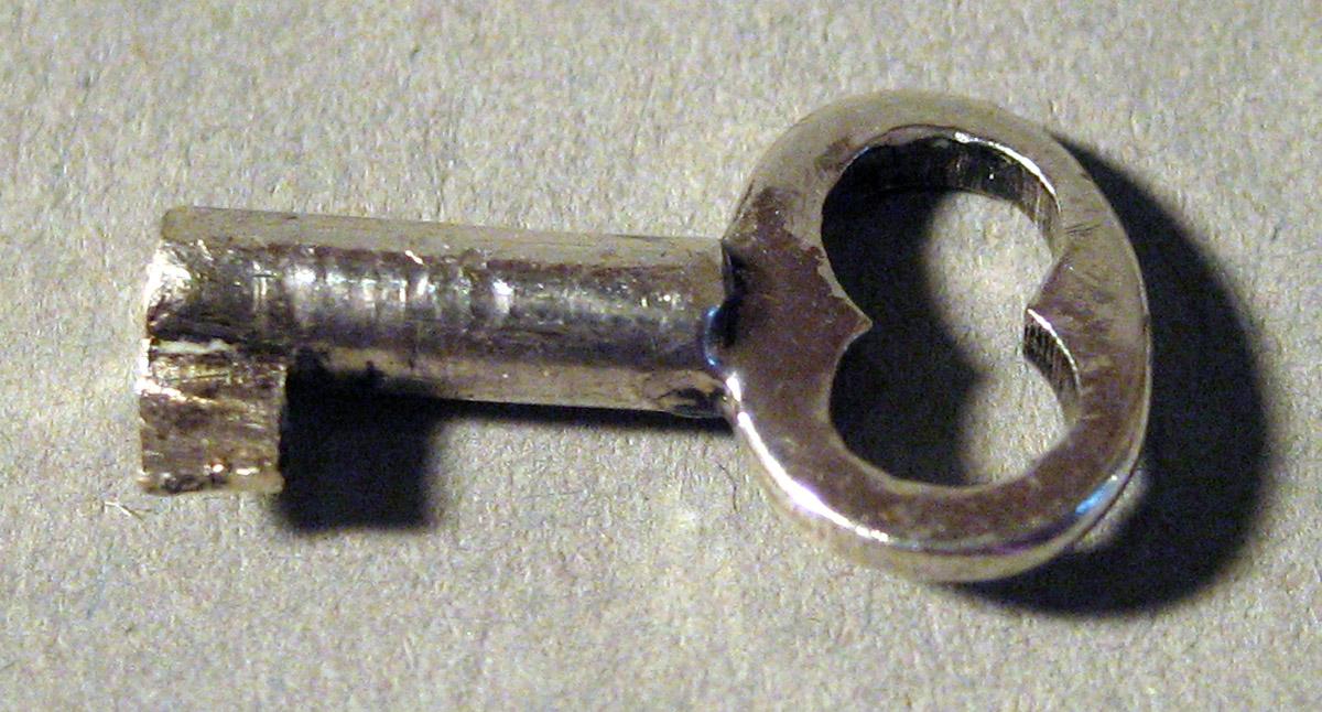 1959.0997 Silver Key upper surface