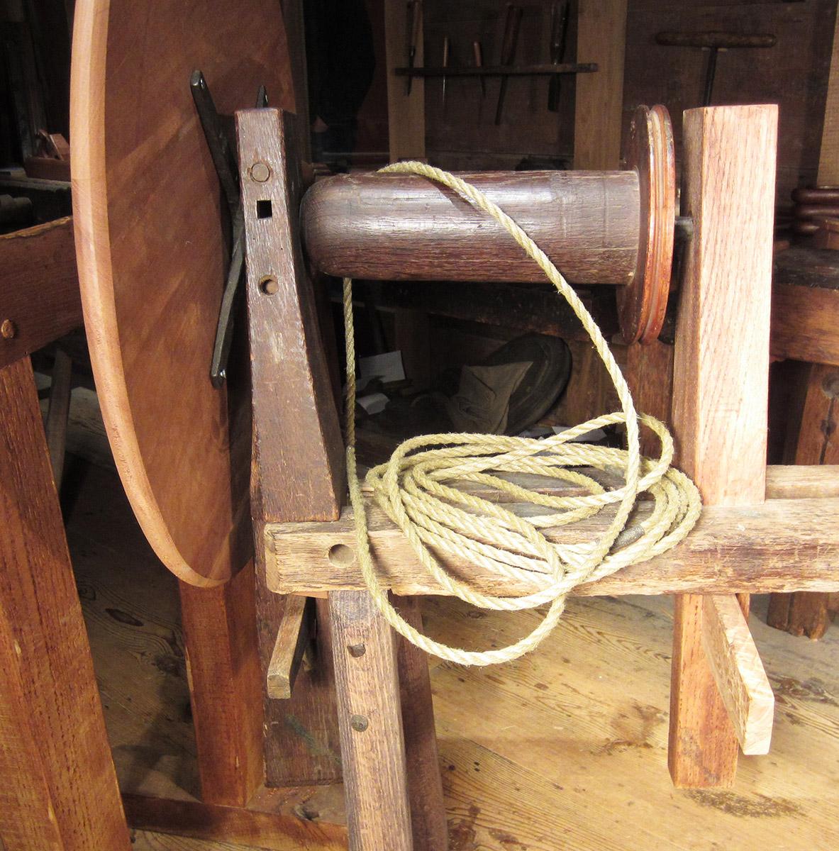 1957.0026.370 F, Great wheel lathe, arbor and cross