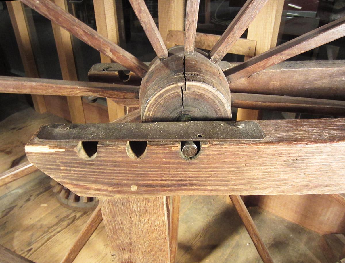 1957.0026.370 K, Great wheel lathe, wheel hub detail