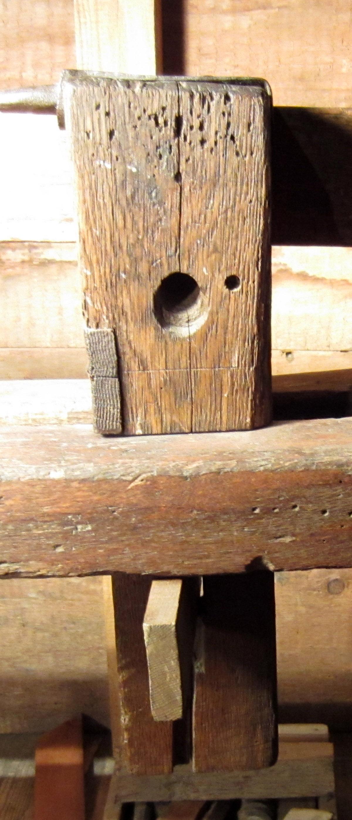 1957.0026.372 D Pole lathe, puppet right, Front