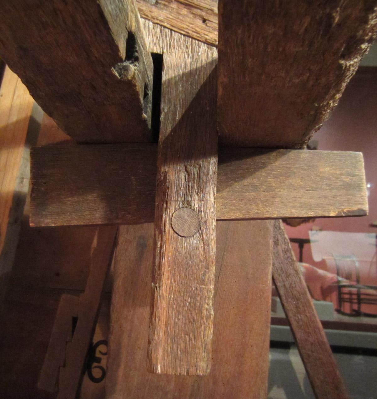 1957.0026.372 D Pole lathe, puppet right, Side