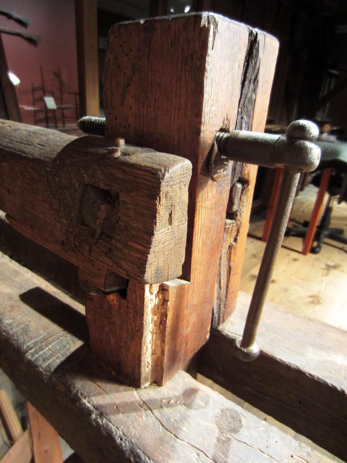 1957.0026.372 E Pole lathe, puppet left, Top