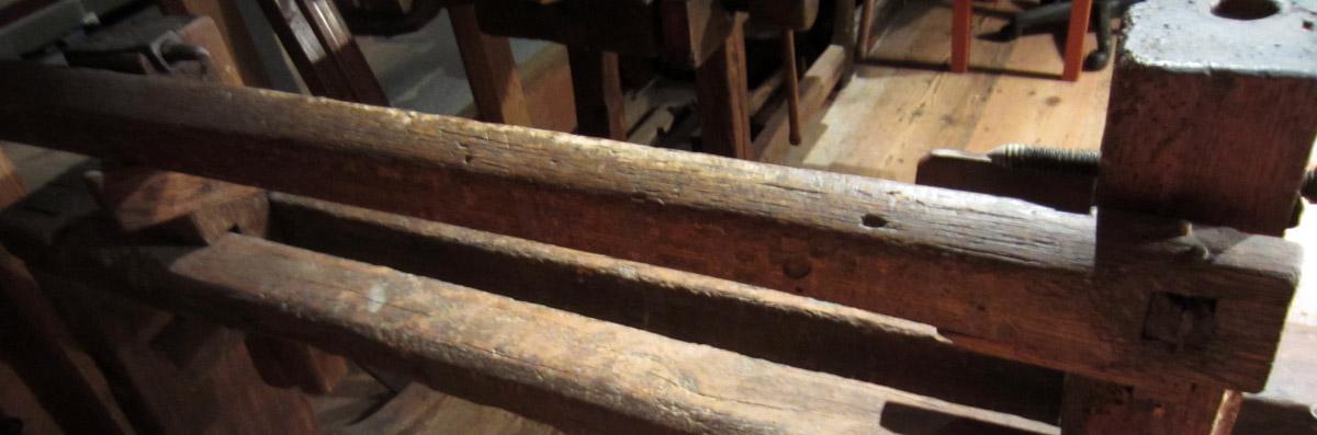 1957.0026.372 F Pole lathe, tool rest, Back