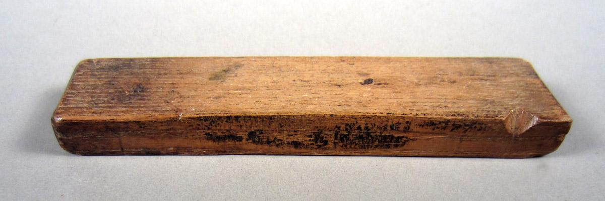 1957.0026.372 J Pole lathe, block, View 2