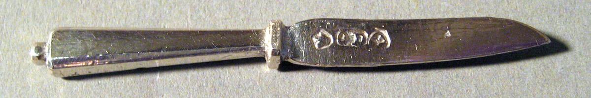 1959.0997 Q Silver Knife upper surface