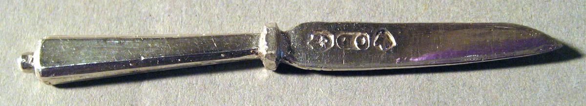 1959.0997 R Silver Knife upper surface