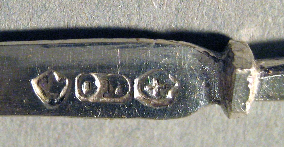 1959.0997 R Silver Knife mark