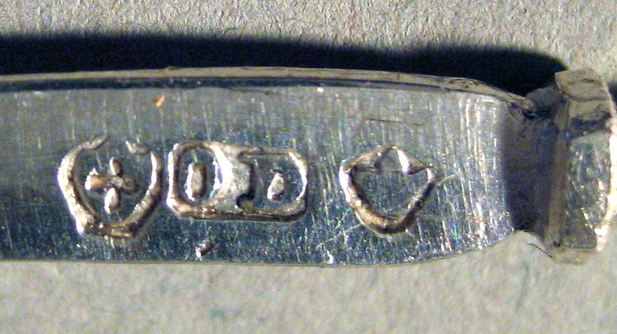 1959.0997 S Silver Knife mark