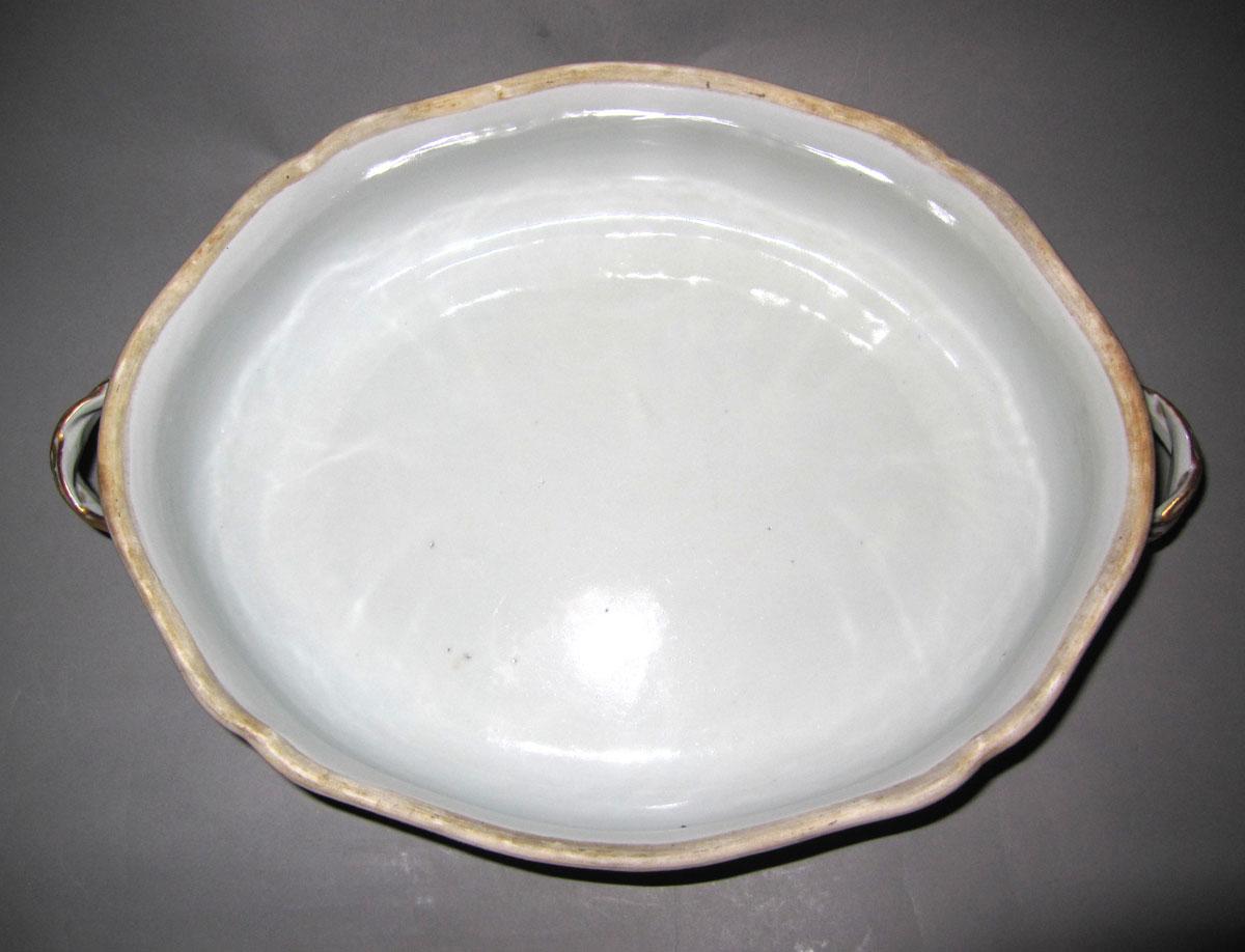 1966.0581.116 A Porcelain dish top