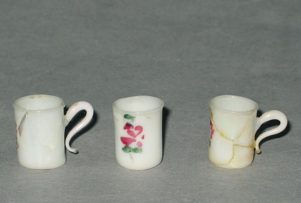 1959.0998.009, .010, .013 Miniature glass teacups