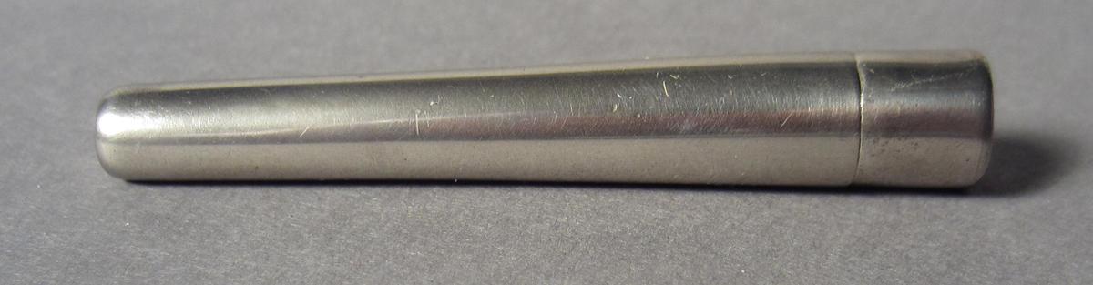 1953.0165.003 Sewing needle case. View 1