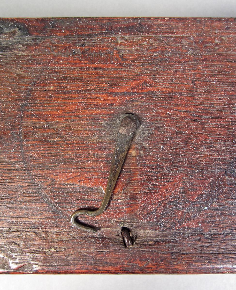 1957.0084.011 A, Box, latch and hook detail