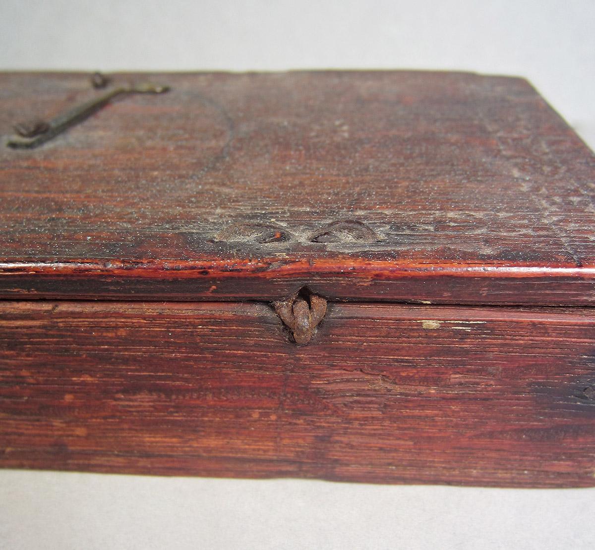1957.0084.011 A, Box, box hinge detail