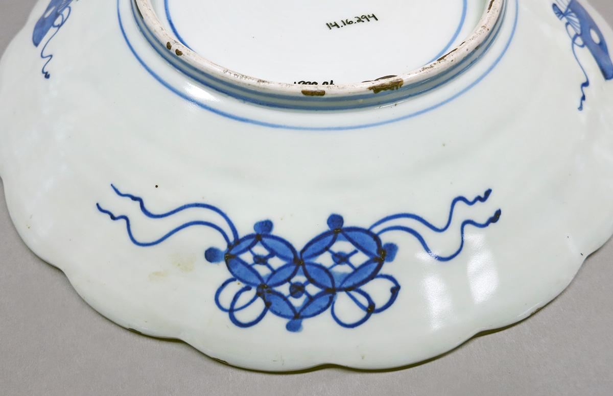 2014.0016.294 Dish, underside detail 1