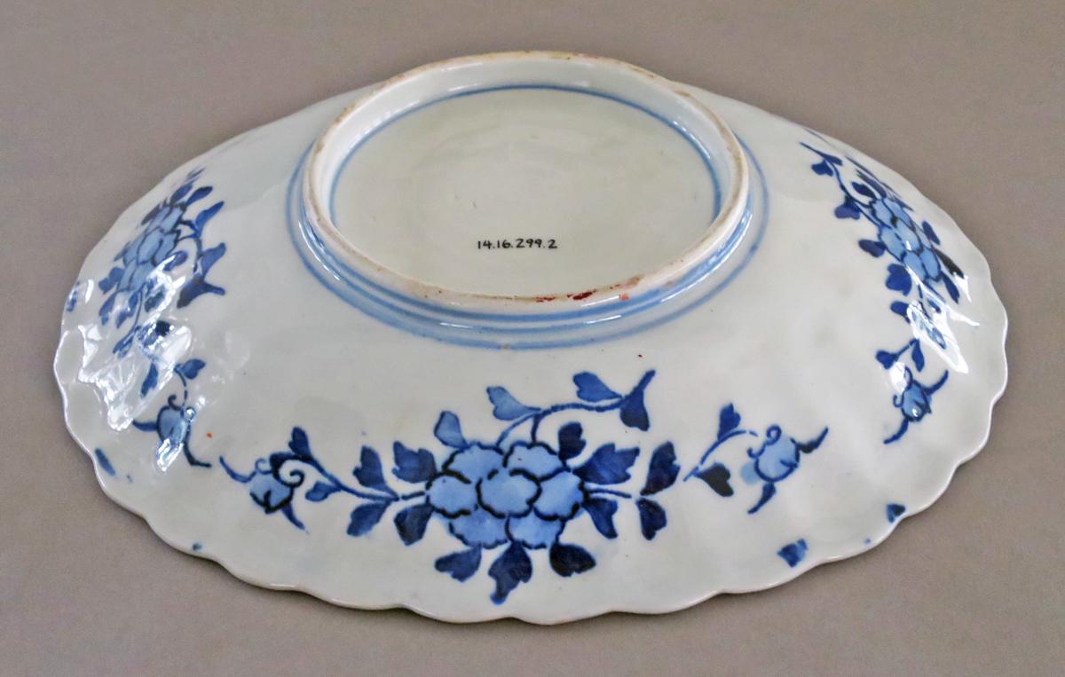 2014.0016.299.002 Platter underside angle