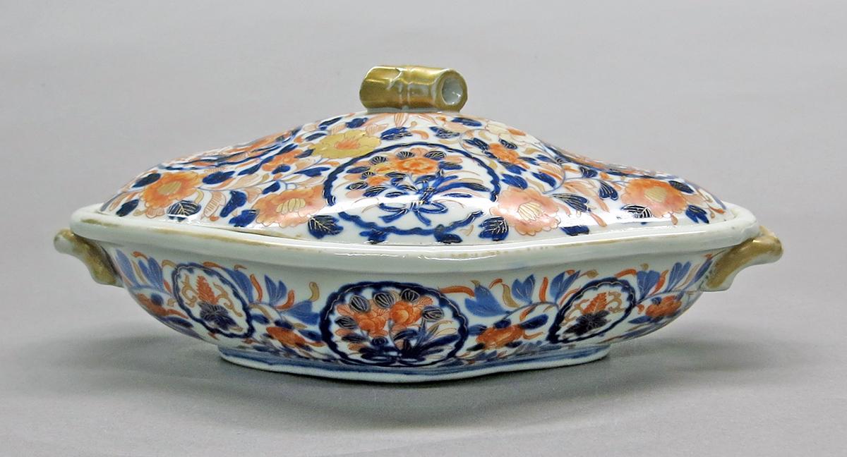 2014.0016.308 A, B Dish and lid overall