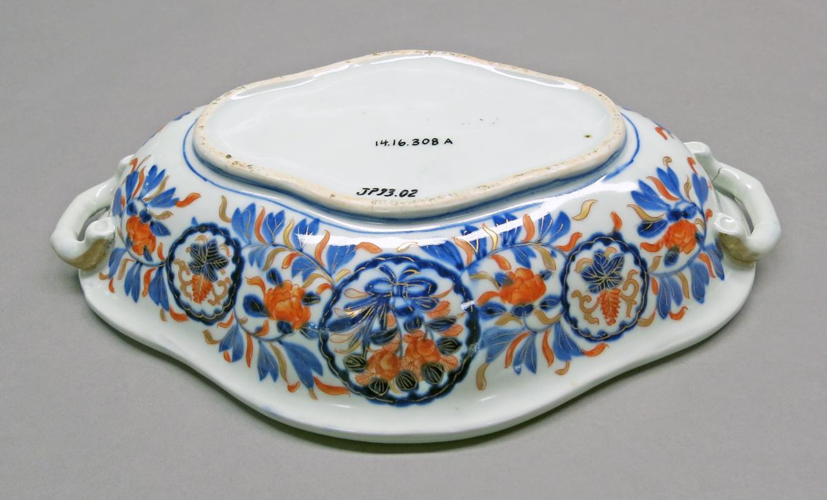 2014.0016.308 A Dish underside