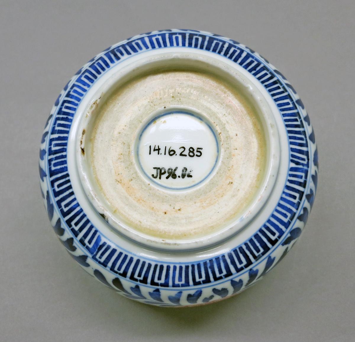 2014.0016.285 Bowl underside