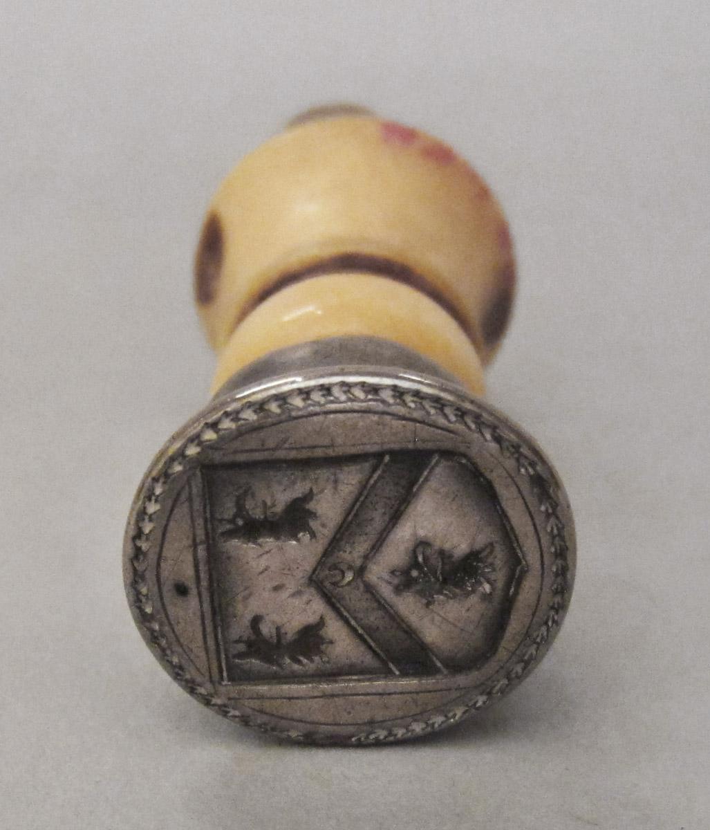 1953.0165.004 Seal, top