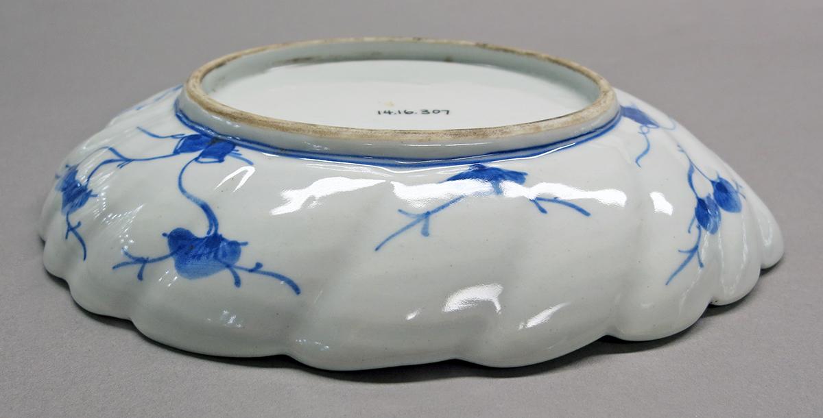 2014.0016.307 Platter underside angle