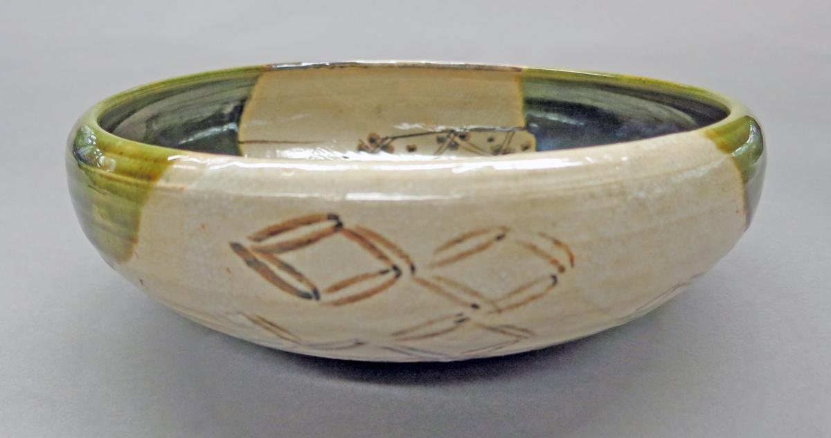 2014.0016.286 Bowl overall