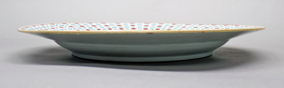 2014.0016.077.001 Charger, side