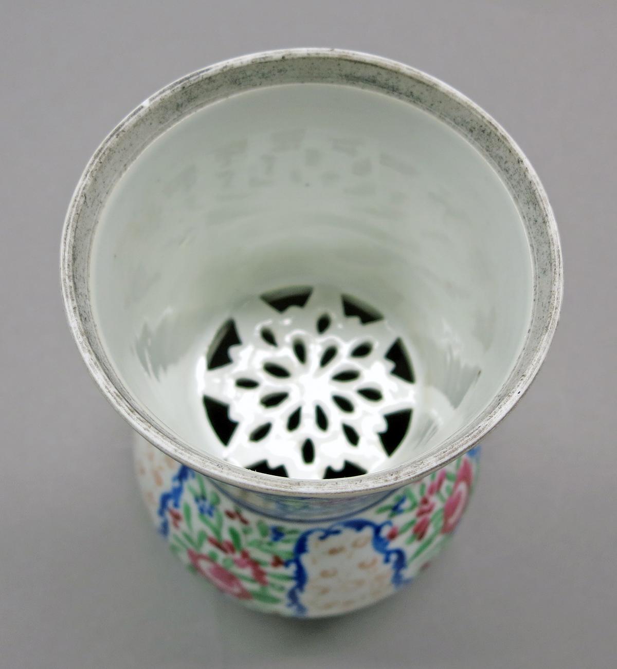 2014.0016.109 Bottle, guglet inside