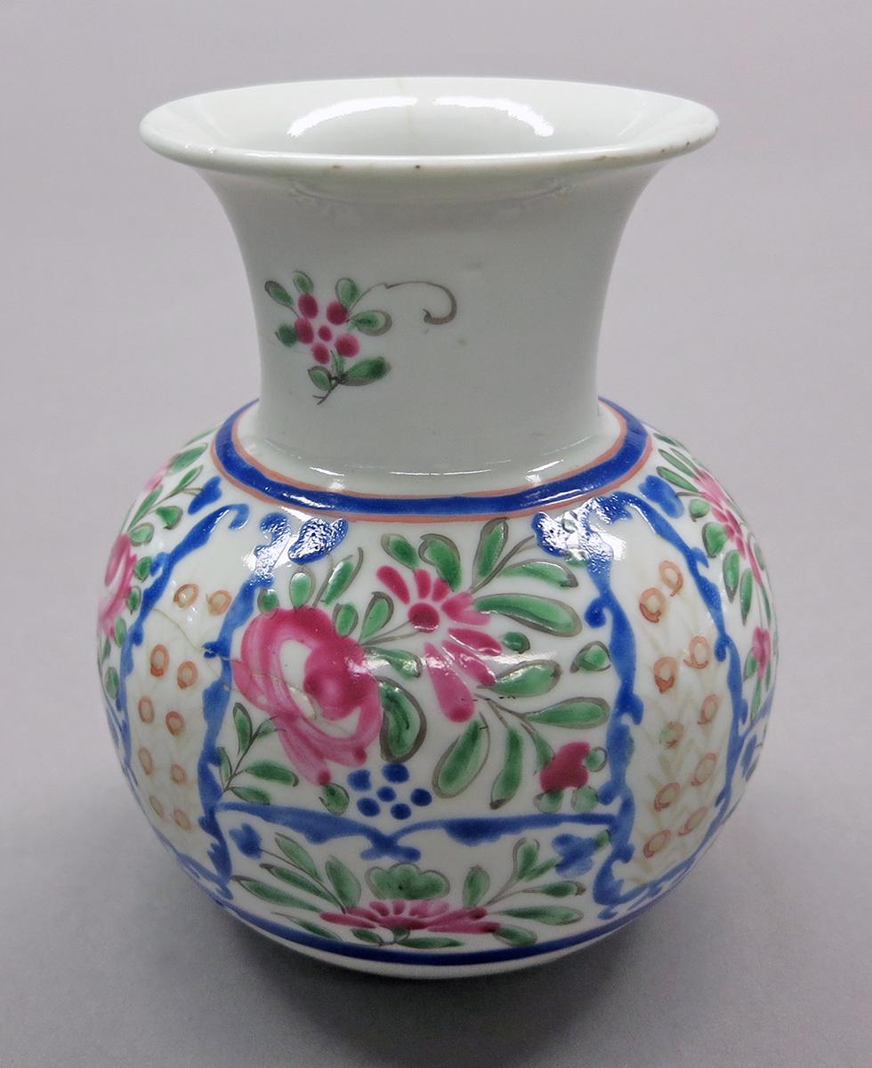 2014.0016.110.001 Bottle, guglet, overall