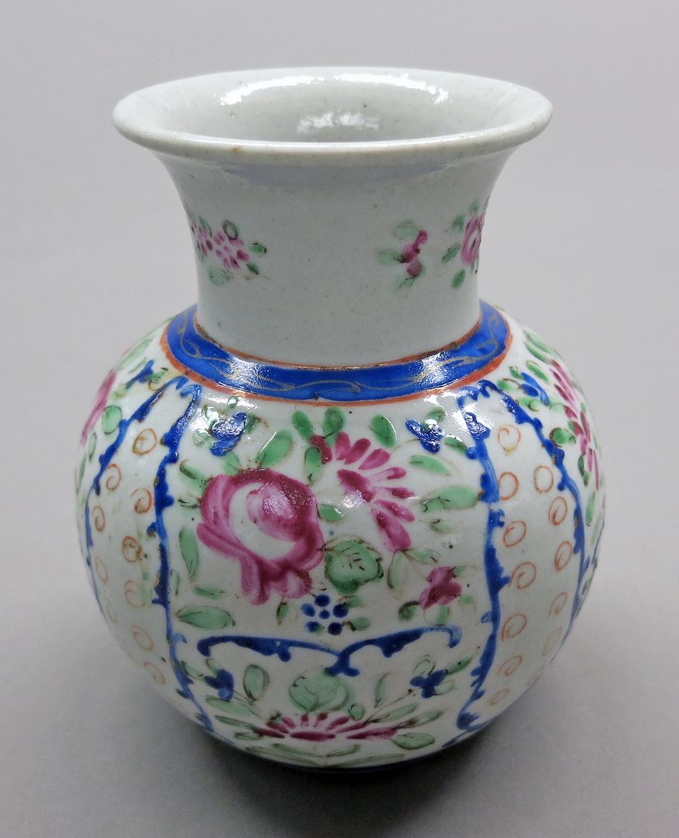 2014.0016.110.002 Bottle, guglet, overall
