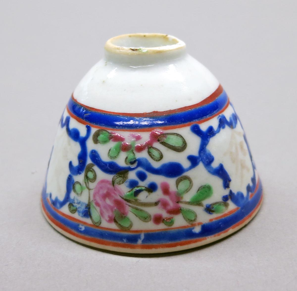 2014.0016.111 Teabowl underside angle