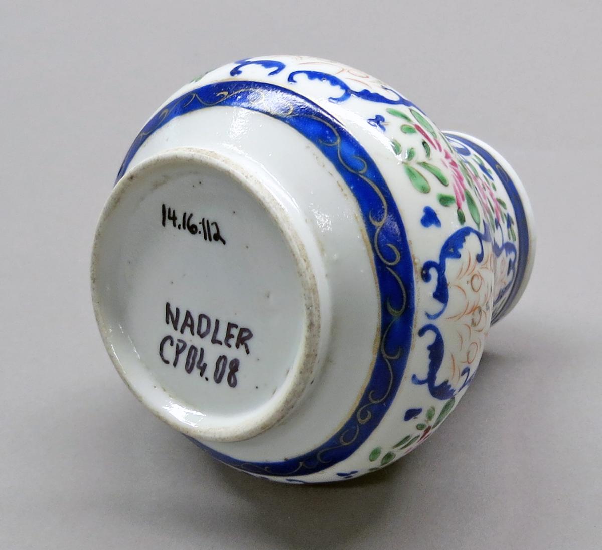 2014.0016.112 Bottle, guget underside