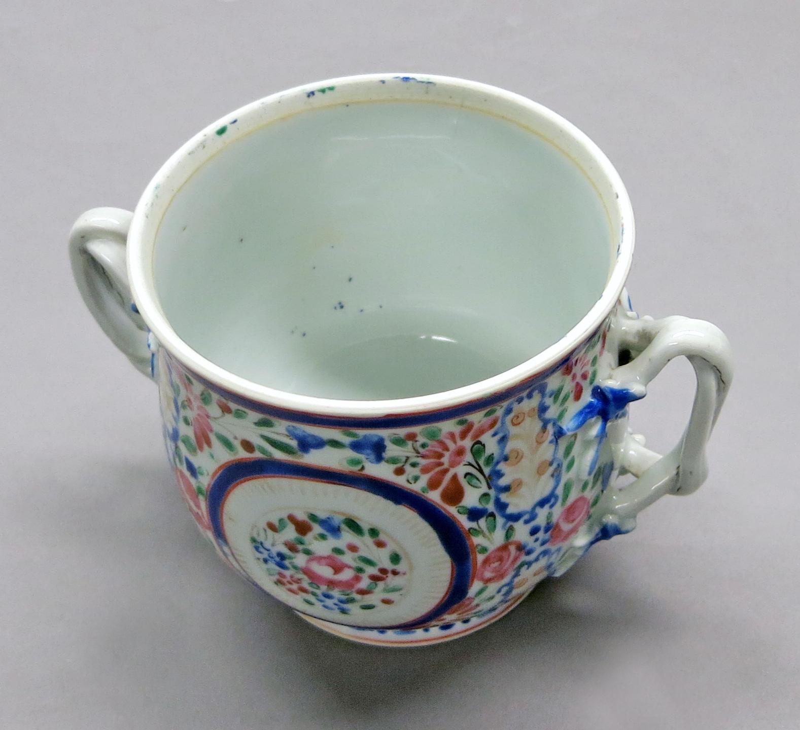 2014.0016.113 A Sugar bowl top angle