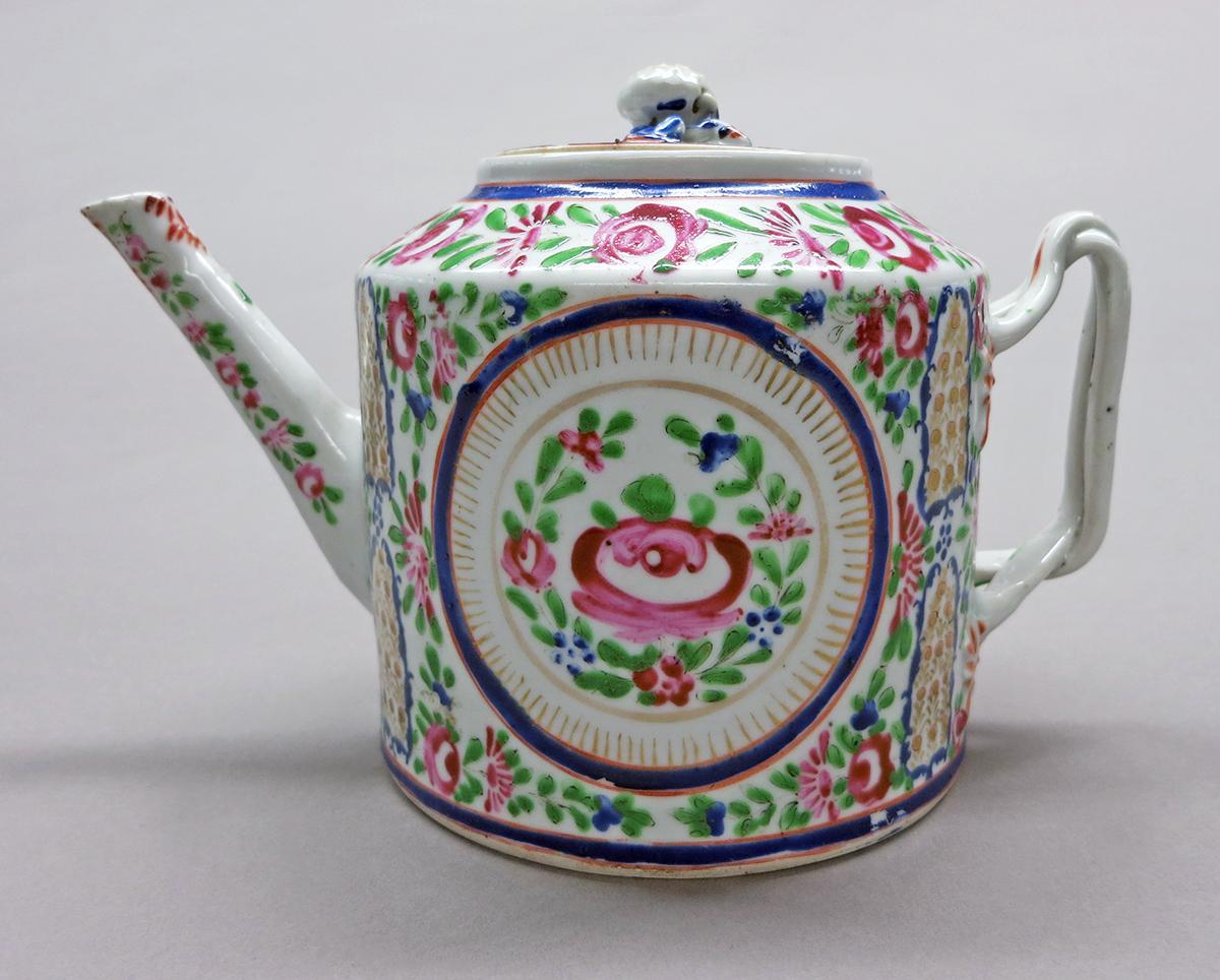2014.0016.114 A, B Teapot side 1
