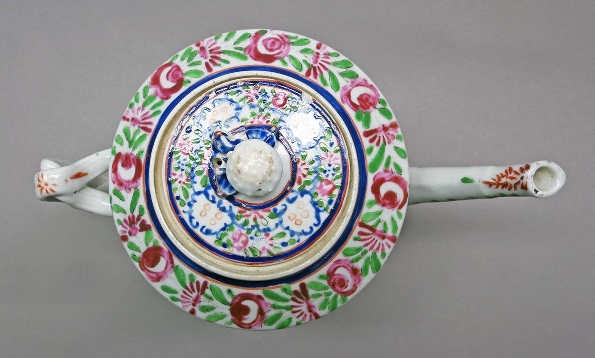 2014.0016.114 A, B Teapot top