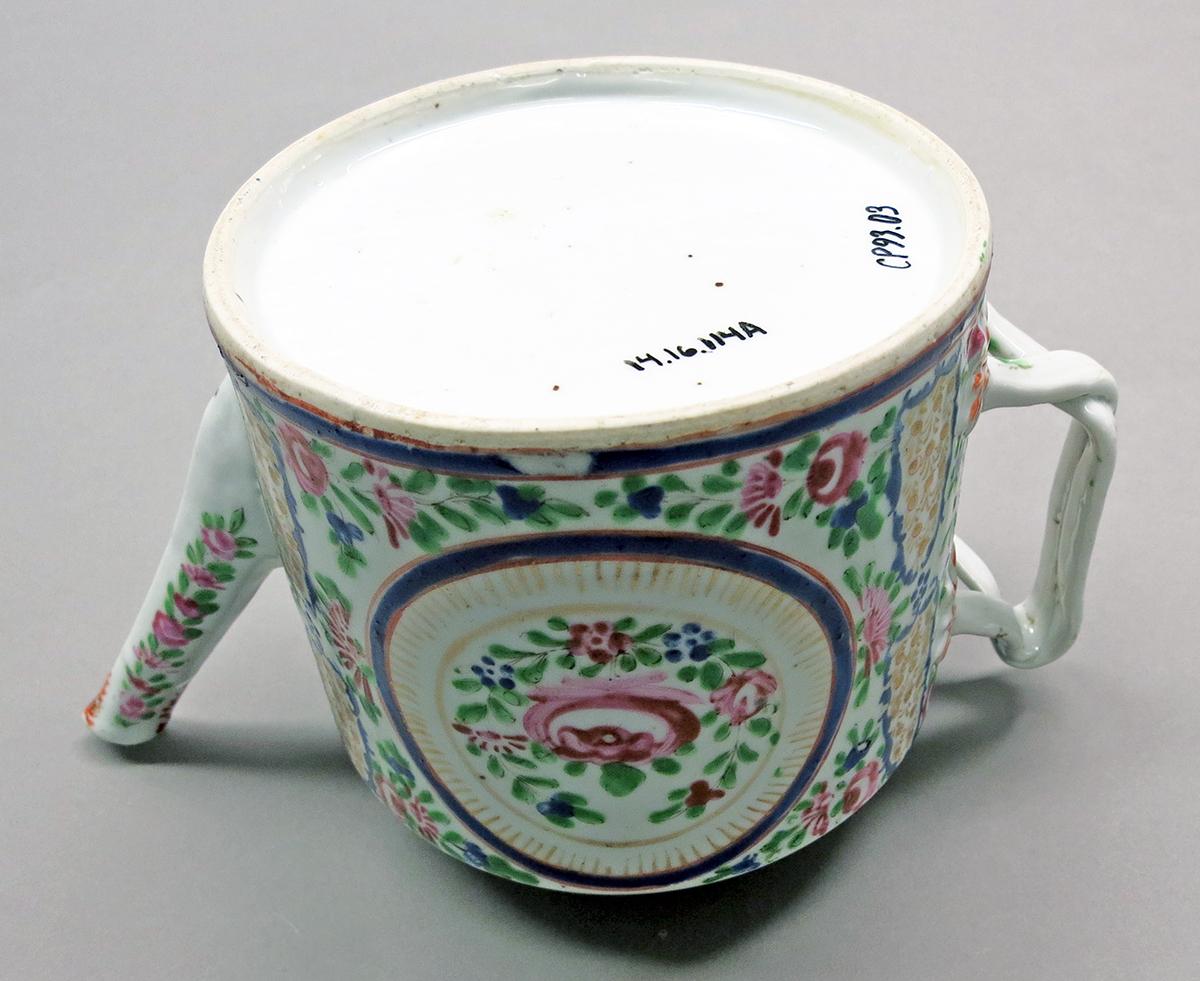 2014.0016.114 A Teapot underside