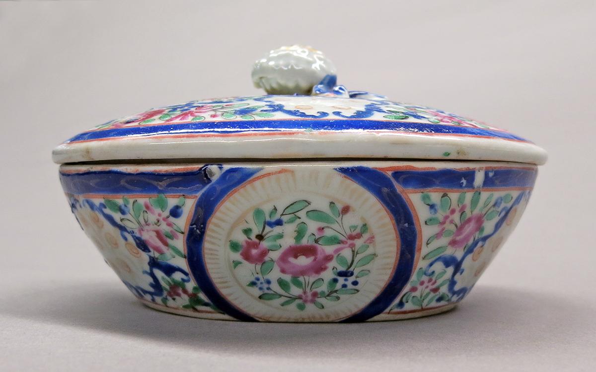 2014.0016.118 A, B Soap dish and lid, overall