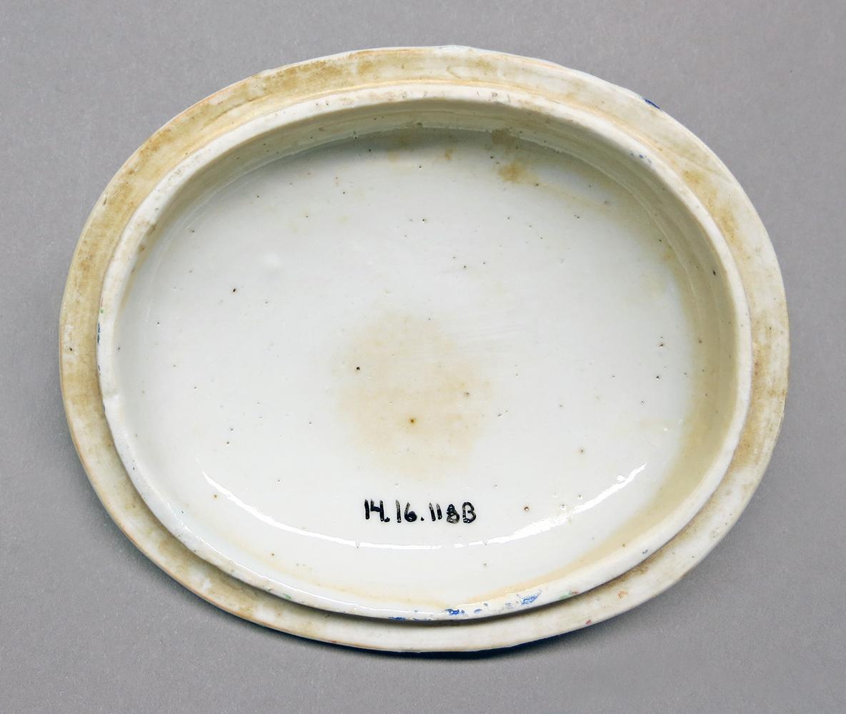 2014.0016.118 B Soapdish lid underside