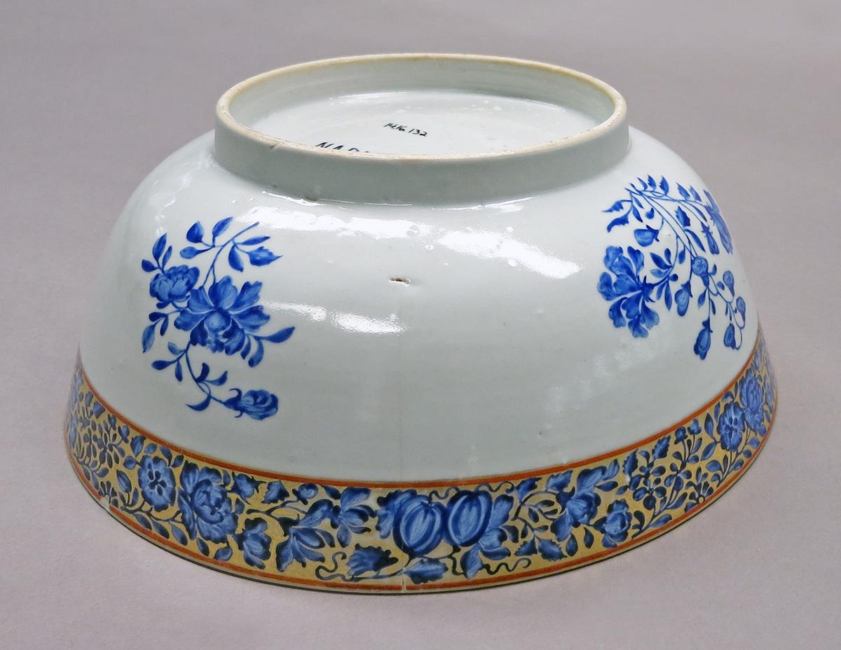 2014.0016.132 Bowl underside angle
