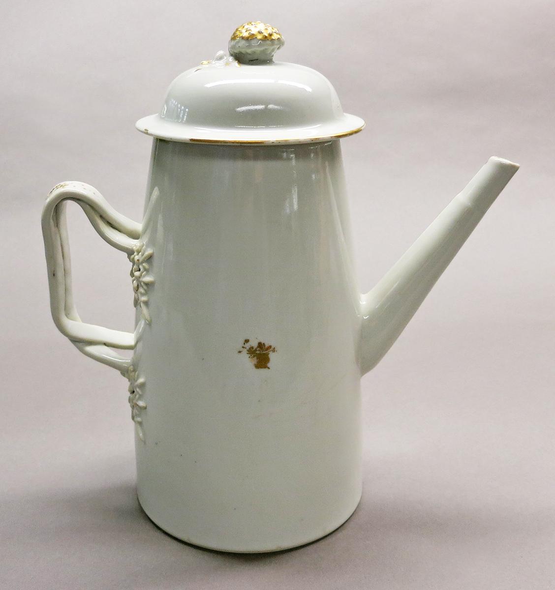 2014.0016.142.001 A, B Coffee pot side 2