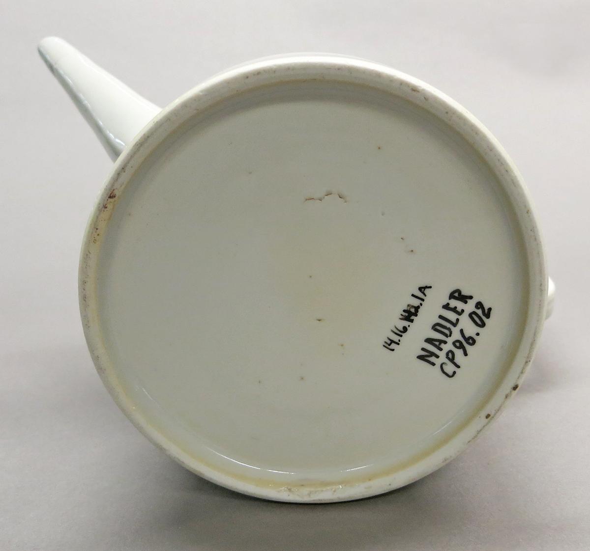 2014.0016.142.001 A Coffee pot underside