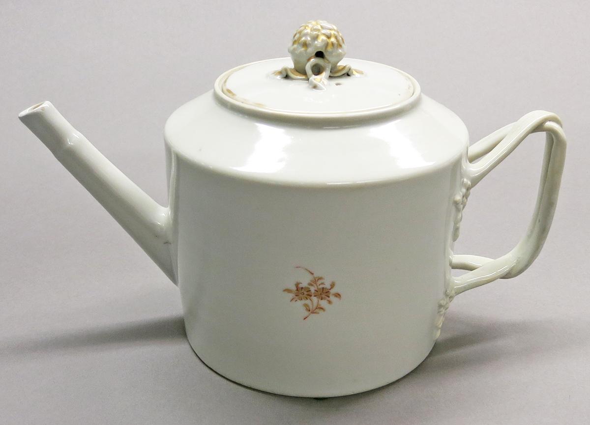 2014.0016.142.002 A, B Teapot side 1