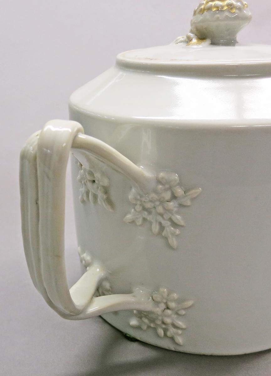 2014.0016.142.002 A, B Teapot side 3