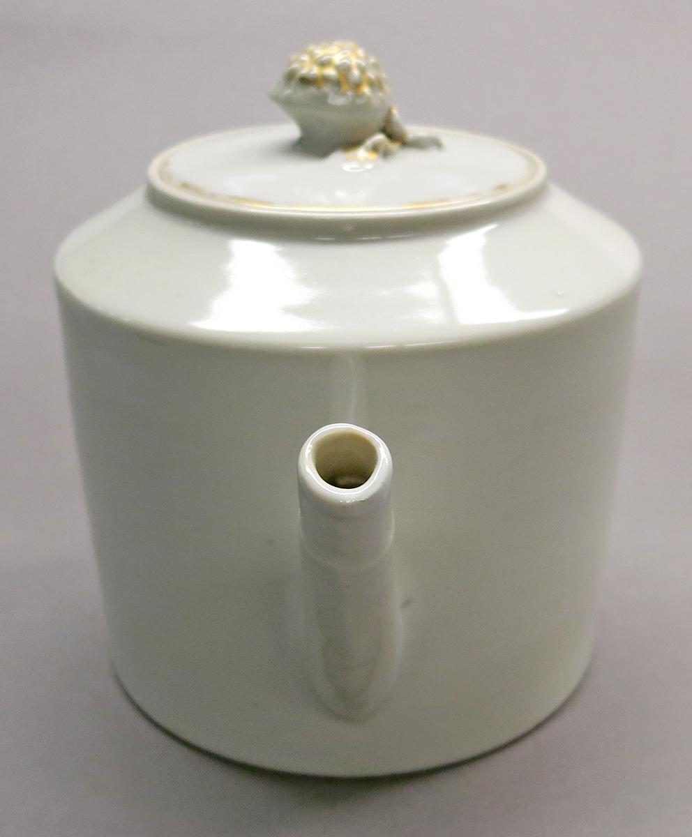 2014.0016.142.002 A, B Teapot side 4