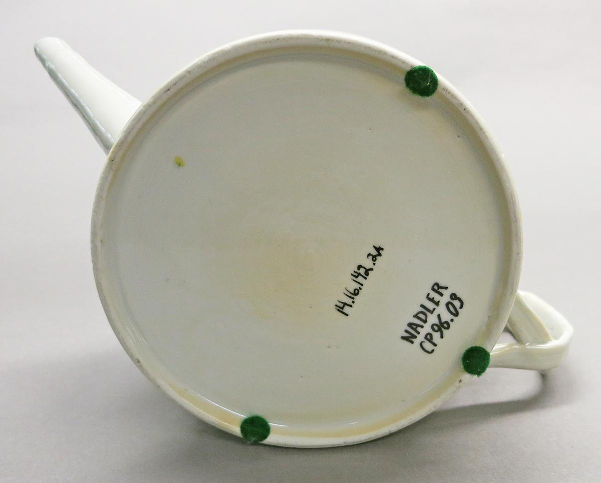 2014.0016.142.002 A Teapot underside