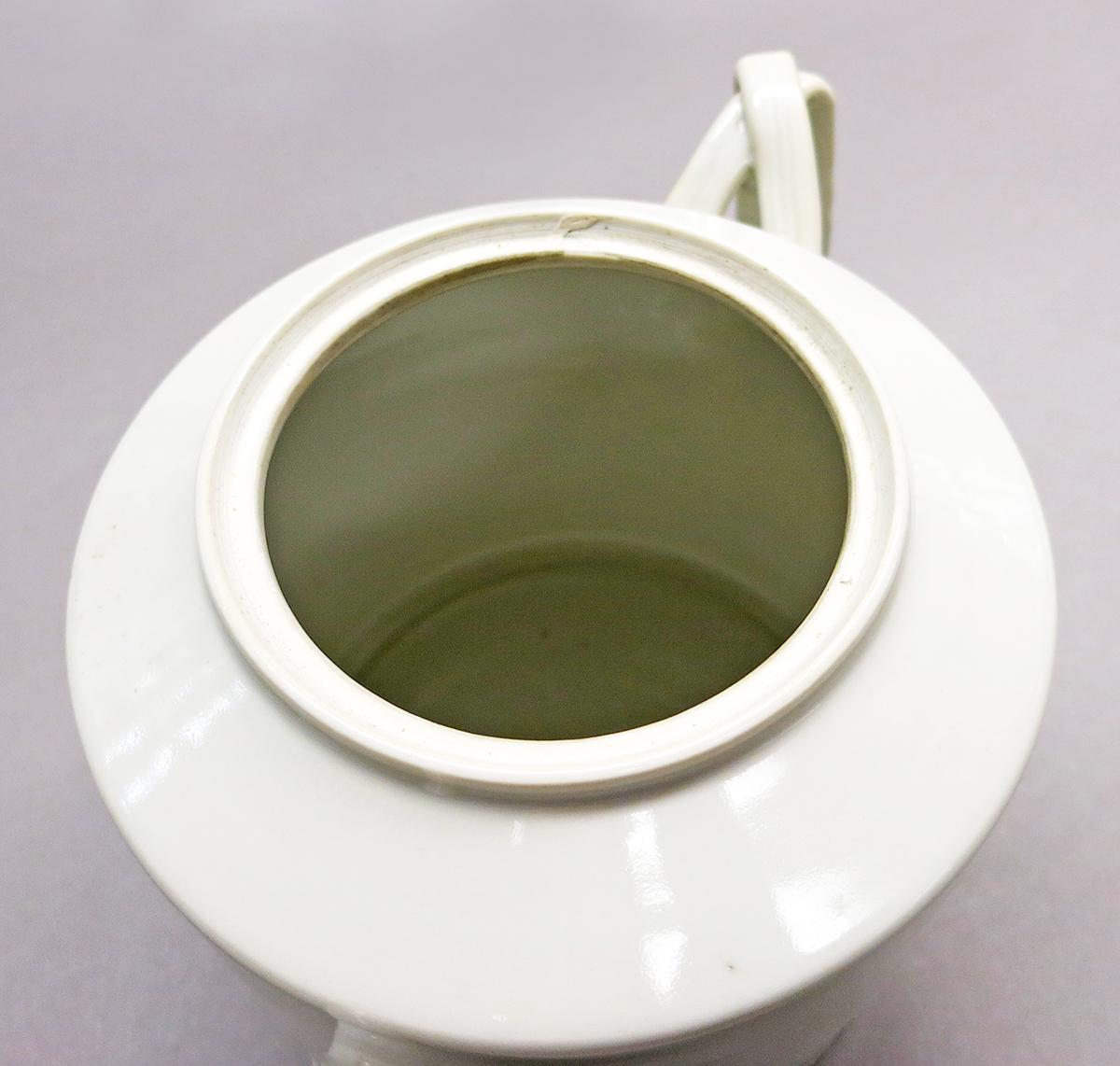 2014.0016.142.002 A Teapot inside